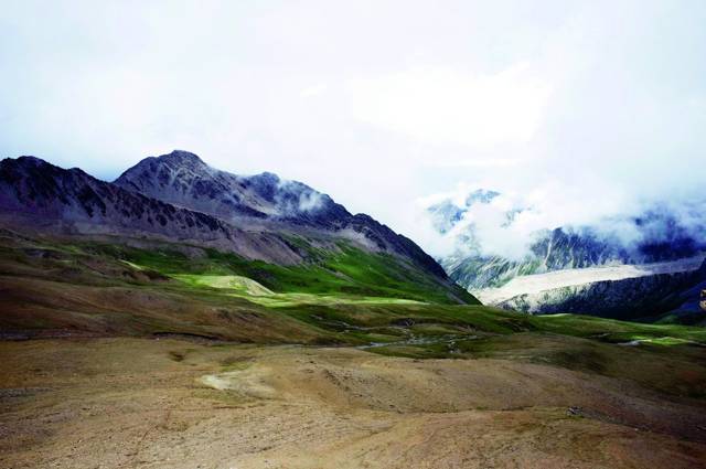 Photograph 4 from Sacred Mountains of China